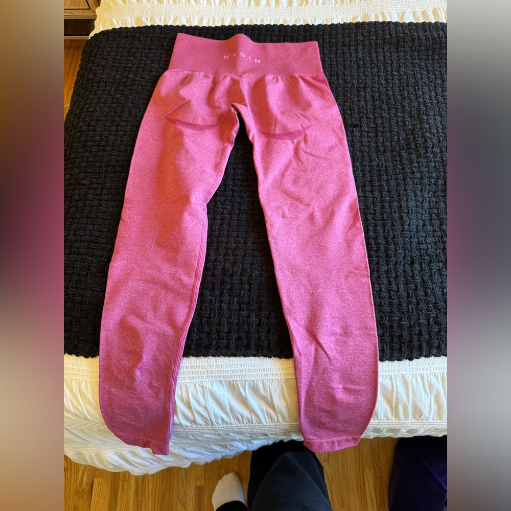 NVGTN LEGGINGS SIZE SMALL